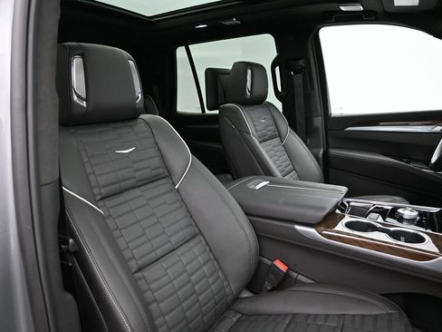 Used 2026 Cadillac Escalade Platinum Sport w/ LPO, ONYX Package AWD/4WD image 45