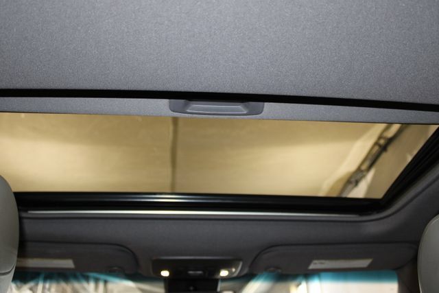 Used 2019 Toyota Avalon Limited w/ All Weather Liner Package FWD image 11