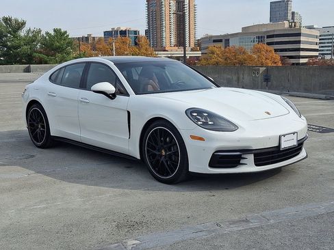 Used 2019 Porsche Panamera 4 image 7