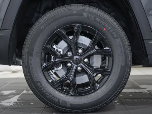 New 2025 Jeep Grand Cherokee L Altitude image 16