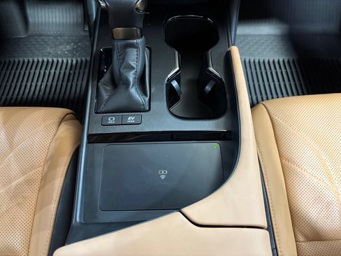 Used 2024 Lexus ES 300h w/ Technology Package FWD image 29