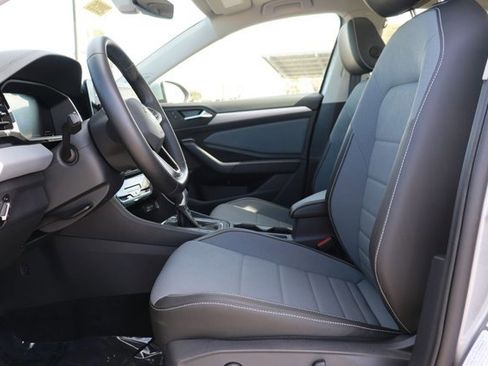Used 2025 Volkswagen Jetta SE image 10