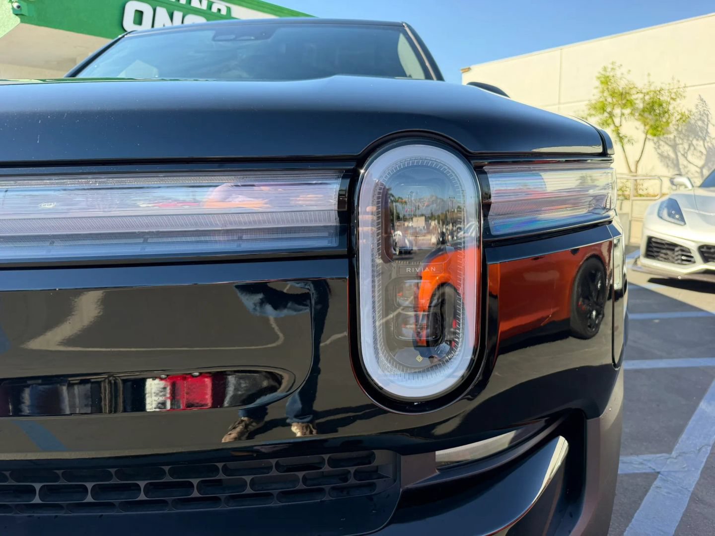 Used 2025 Rivian R1S Adventure Dual AWD/4WD image 17