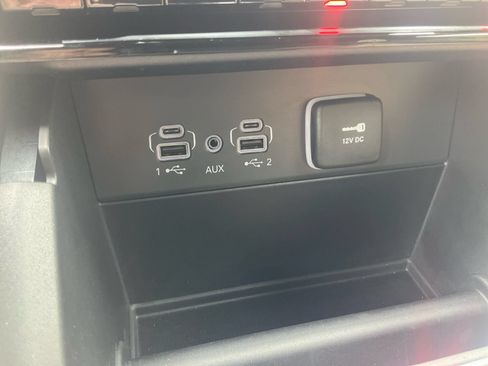 Used 2025 Jeep Grand Cherokee Limited w/ Black Appearance Package AWD/4WD image 21