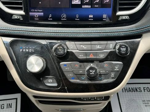 Used 2021 Chrysler Pacifica Touring-L image 23