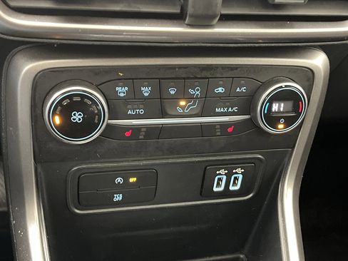 Used 2019 Ford EcoSport SE w/ SE Convenience Package image 22