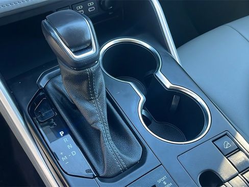 Used 2023 Toyota Highlander XLE image 28