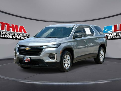Used 2023 Chevrolet Traverse LS FWD image 1