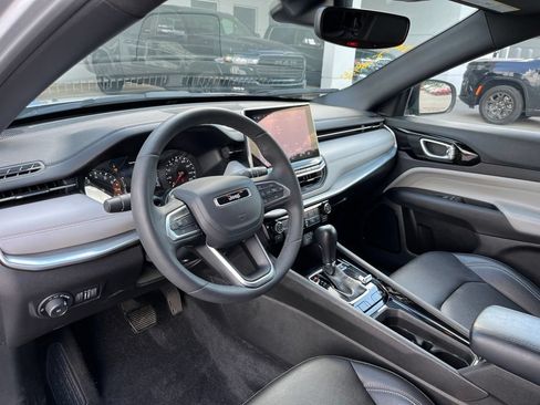 Used 2025 Jeep Compass Limited AWD/4WD image 6