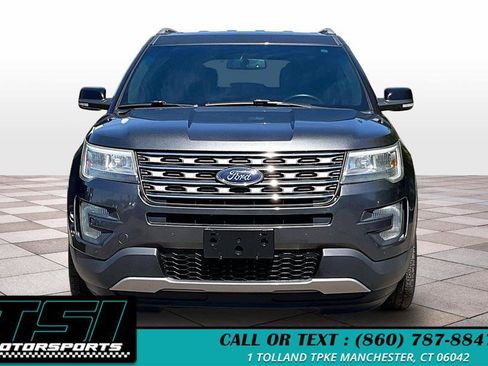 Used 2017 Ford Explorer XLT w/ Equipment Group 202A AWD/4WD image 3