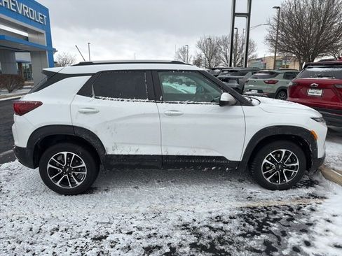Used 2025 Chevrolet TrailBlazer LT image 9