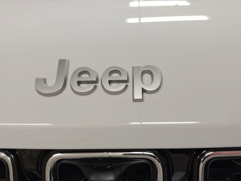 New 2025 Jeep Grand Cherokee L Limited image 31