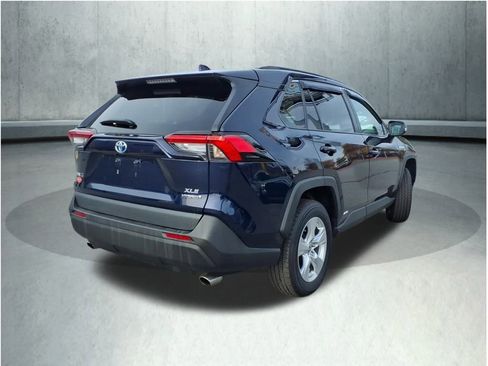Used 2021 Toyota RAV4 XLE image 27