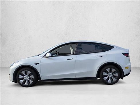 Used 2022 Tesla Model Y Long Range image 6