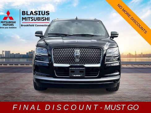 Used 2022 Lincoln Navigator Reserve image 3