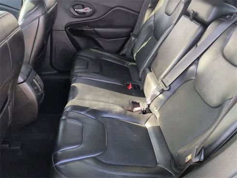 Used 2019 Jeep Cherokee Latitude Plus image 19