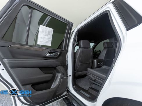 Used 2022 Chevrolet Tahoe Z71 w/ Luxury Package AWD/4WD image 23