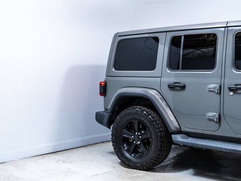 Used 2019 Jeep Wrangler Unlimited Sahara AWD/4WD image 11
