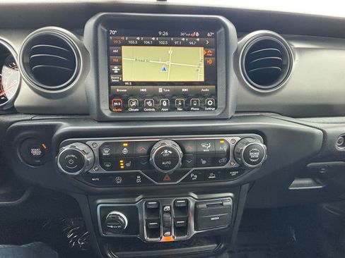 Used 2021 Jeep Gladiator Willys image 22