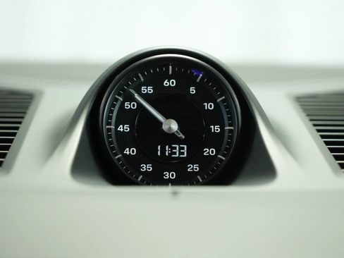 Used 2025 Porsche Cayenne Coupe image 36