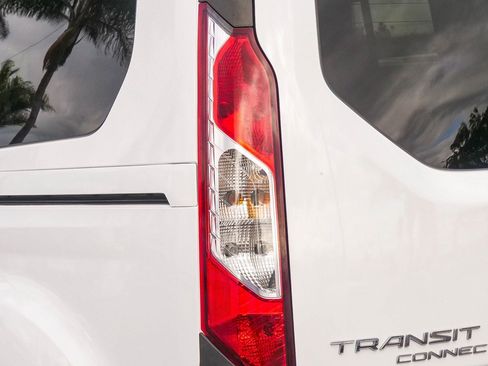 Used 2018 Ford Transit Connect XL image 10