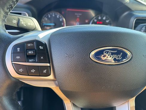 Used 2022 Ford Explorer XLT w/ Equipment Group 202A image 12