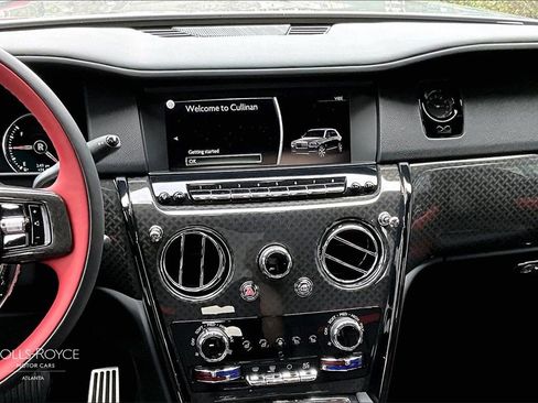 Used 2024 Rolls-Royce Cullinan Black Badge image 8