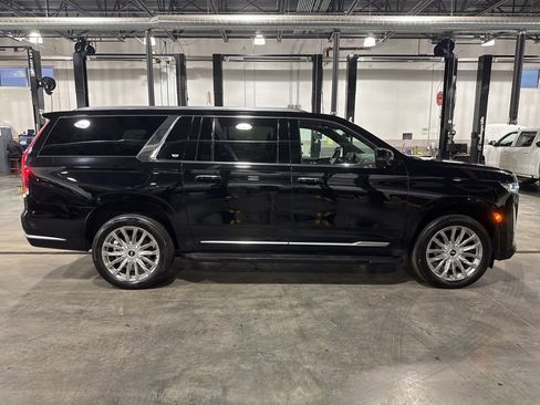 Used 2021 Cadillac Escalade ESV Premium Luxury image 2