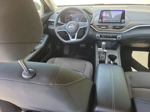 Used 2025 Nissan Altima 2.5 SV FWD image 12