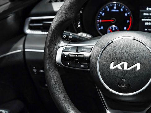 Used 2022 Kia K5 LXS FWD image 17