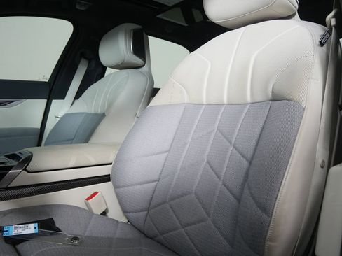 Certified 2023 BMW 760i xDrive image 13