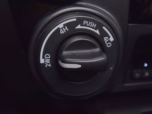 Used 2020 Nissan Titan PRO-4X w/ Pro-4x Convenience Package image 39