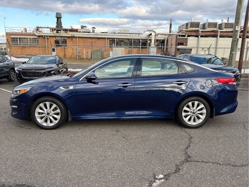 Used 2018 Kia Optima EX w/ Premium Package image 4