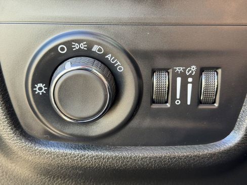 Used 2025 Jeep Grand Cherokee Altitude image 25