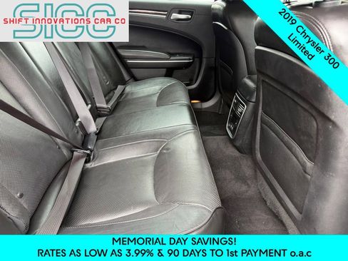 Used 2019 Chrysler 300 Limited RWD image 17