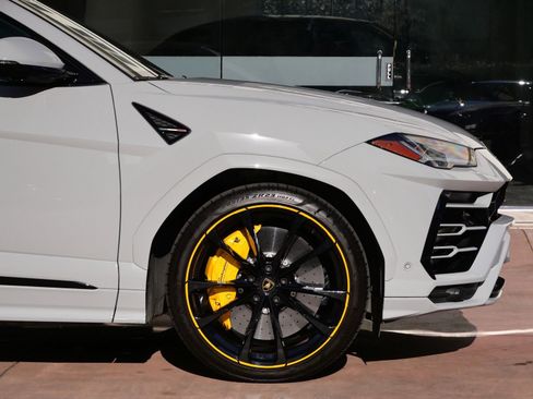 Used 2022 Lamborghini Urus image 9