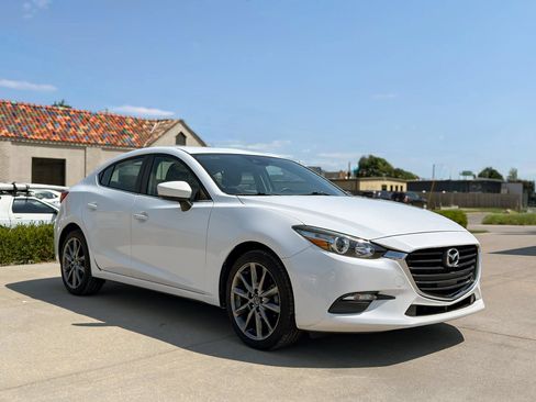 Used 2018 MAZDA MAZDA3 Touring FWD image 1