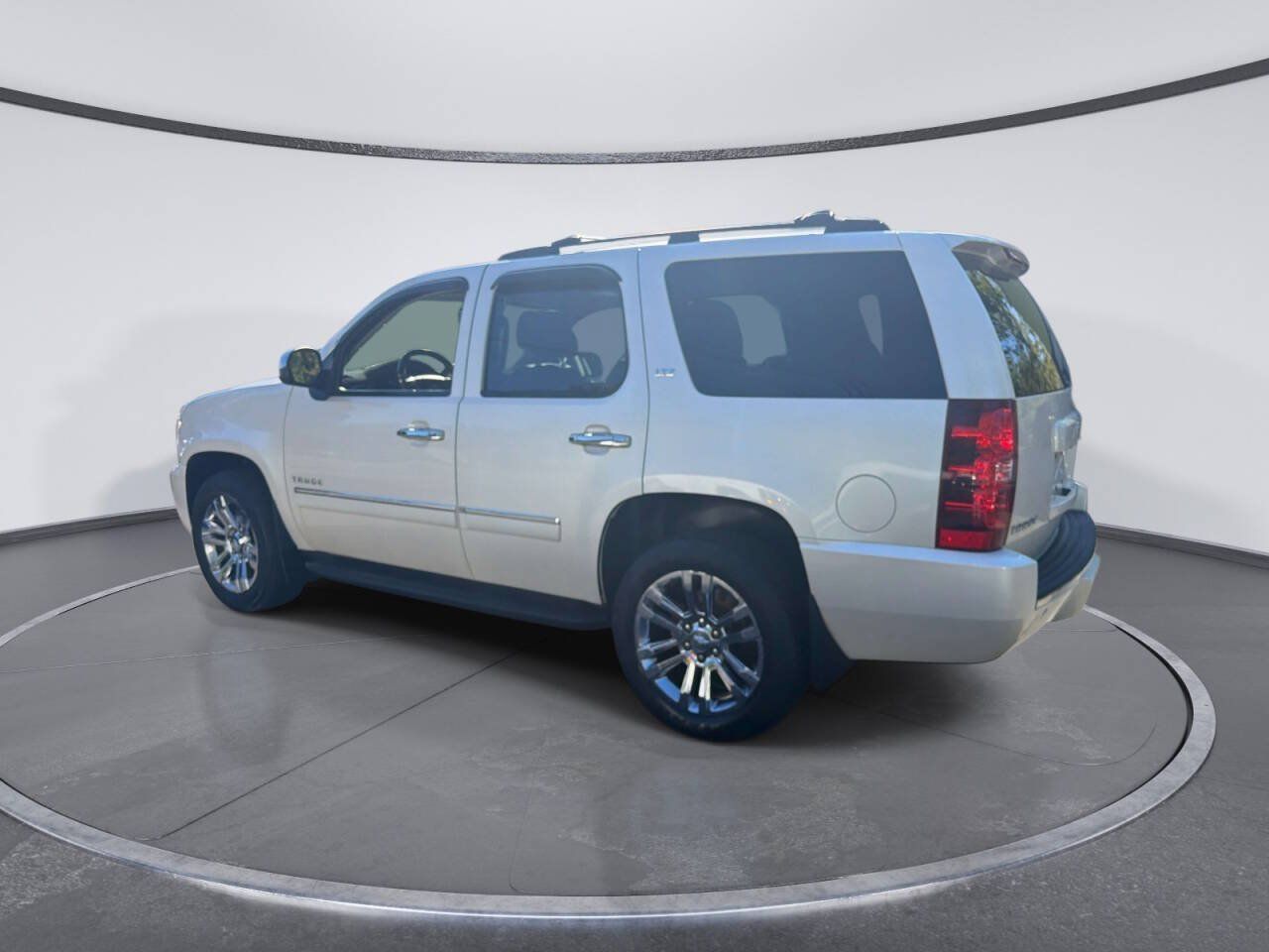 Used 2011 Chevrolet Tahoe LTZ AWD/4WD image 3
