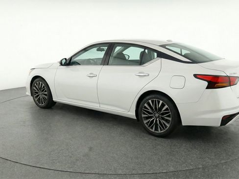 Used 2025 Nissan Altima 2.5 SV FWD image 6