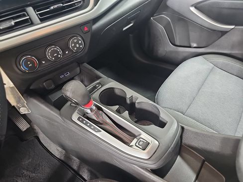 Used 2024 Chevrolet Trax RS FWD image 29