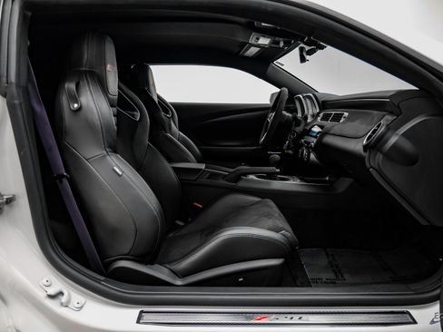 Used 2015 Chevrolet Camaro Z/28 image 45