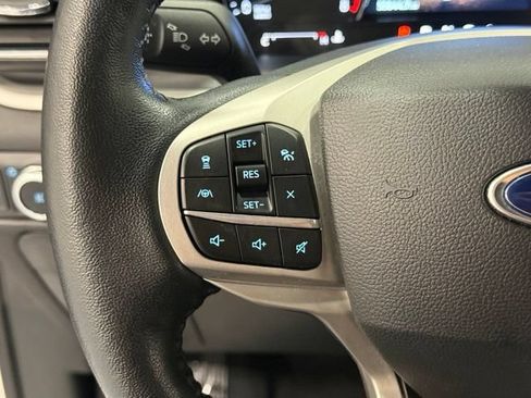 Used 2022 Ford Explorer XLT w/ Equipment Group 202A AWD/4WD image 19