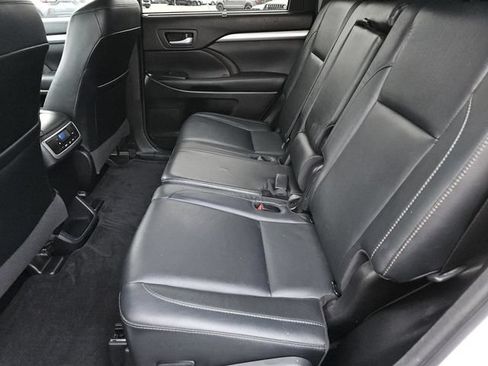 Used 2018 Toyota Highlander XLE FWD image 31