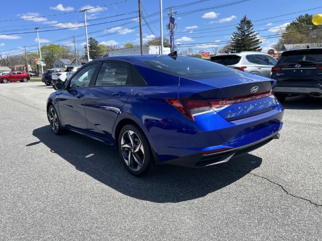 Used 2023 Hyundai Elantra SEL w/ Convenience Package FWD image 5