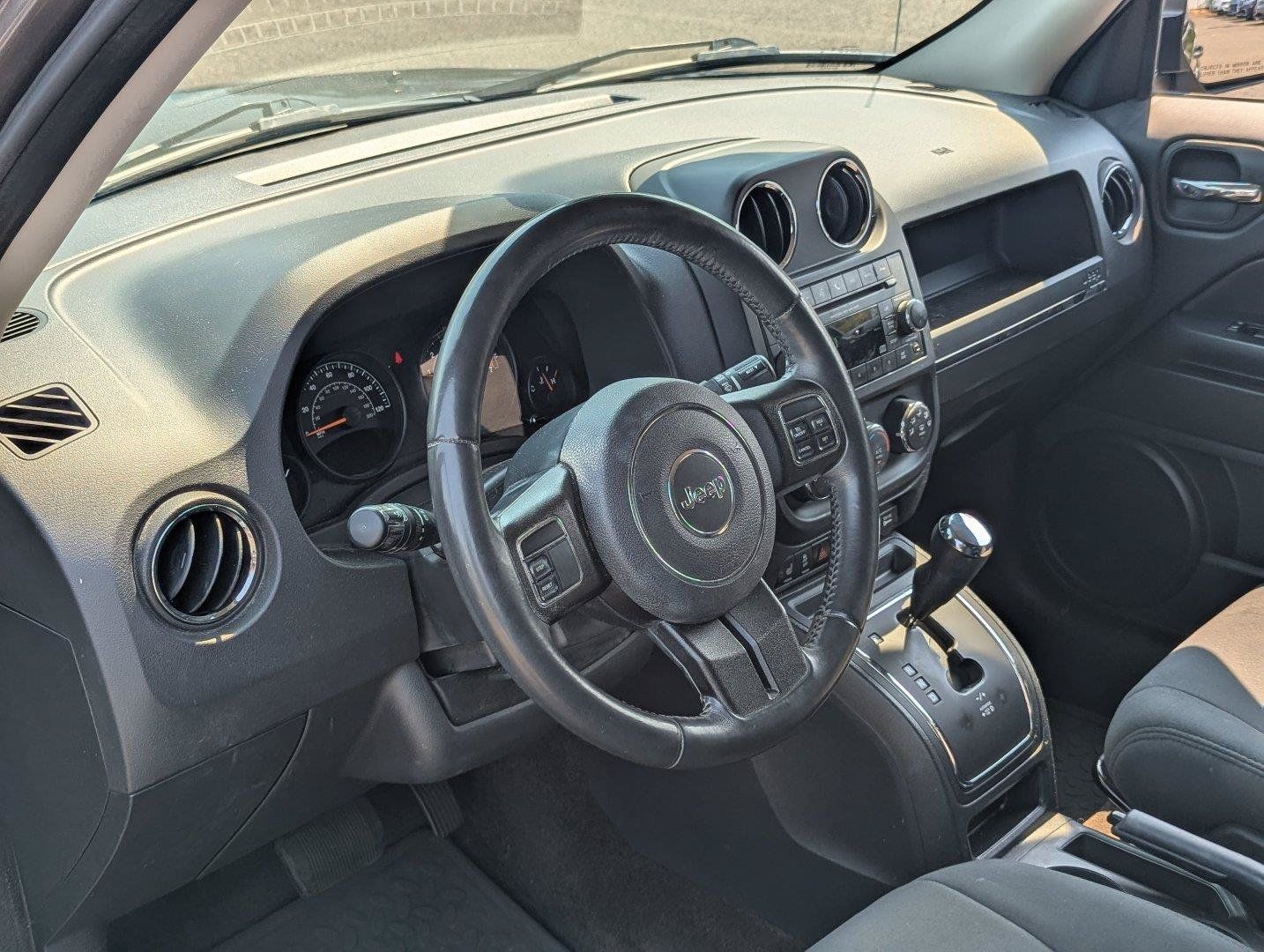 Used 2014 Jeep Patriot Latitude FWD image 12