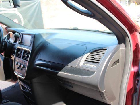 Used 2018 Dodge Grand Caravan SE FWD image 16