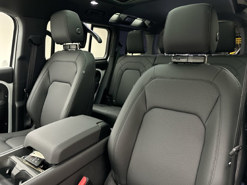 New 2026 Land Rover Defender 110 S AWD/4WD image 10
