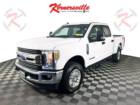 Used 2019 Ford F250 XLT w/ XLT Value Package image 3
