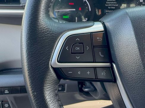 Certified 2023 Toyota Sienna XLE w/ XLE Plus Package AWD/4WD image 17