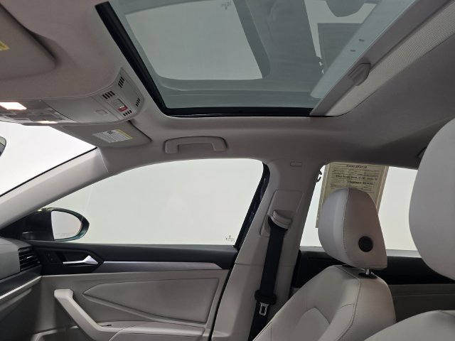 Certified 2023 Volkswagen Jetta SE FWD image 25